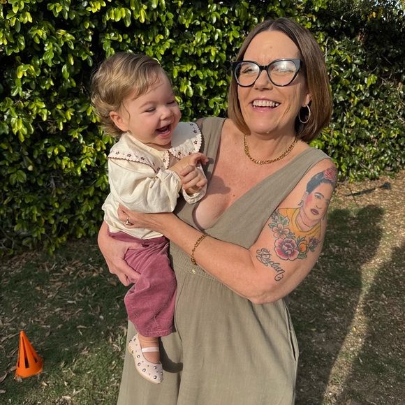 THURSDAY NIGHT LIVE w/@kiss41705 TONIGHT @ 6PM PST 💋 GIVVY W/EVERY PURCHASE! - Picture 7 of 8